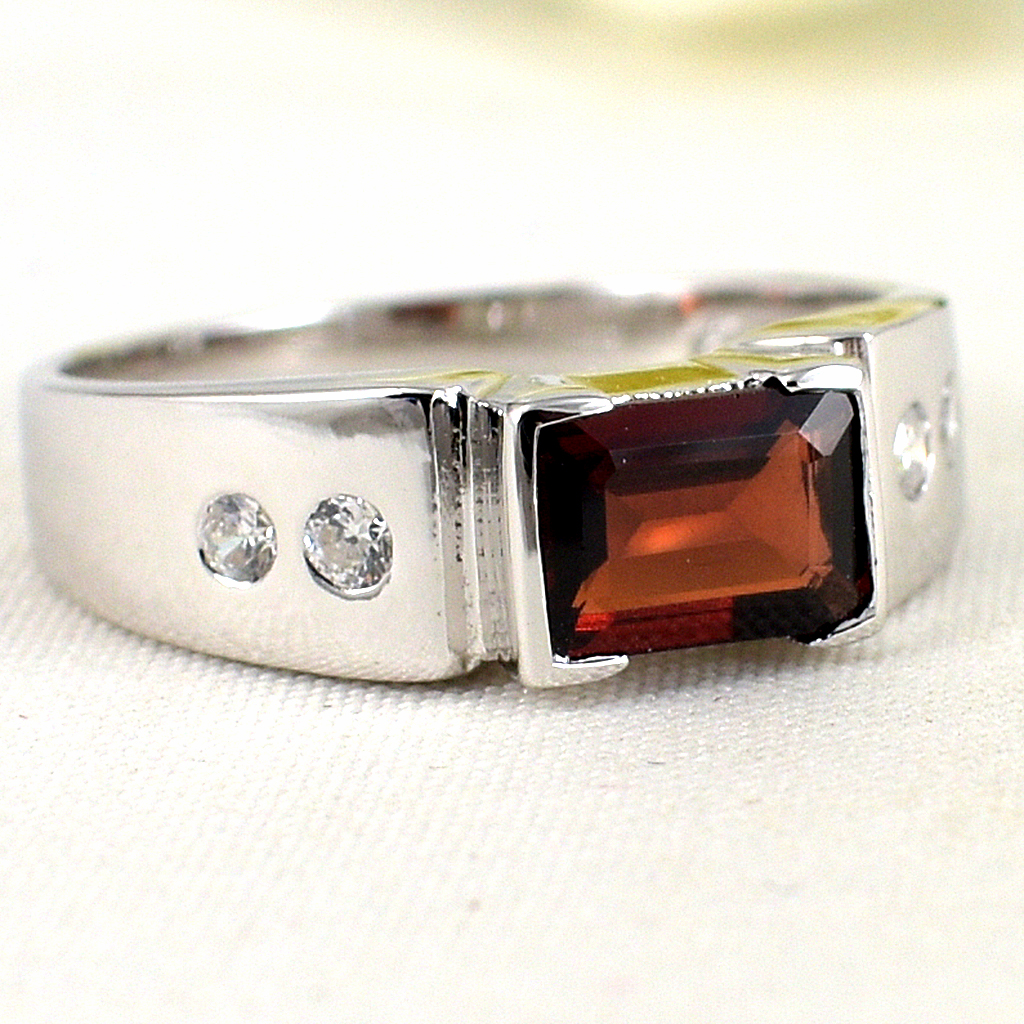 SKJewelryFactory แหวนชายสไตล์ลำลอง แหวนเงินแท้ 92.5% ฝังพลอยโกเมนแท้ ER02351-GAN