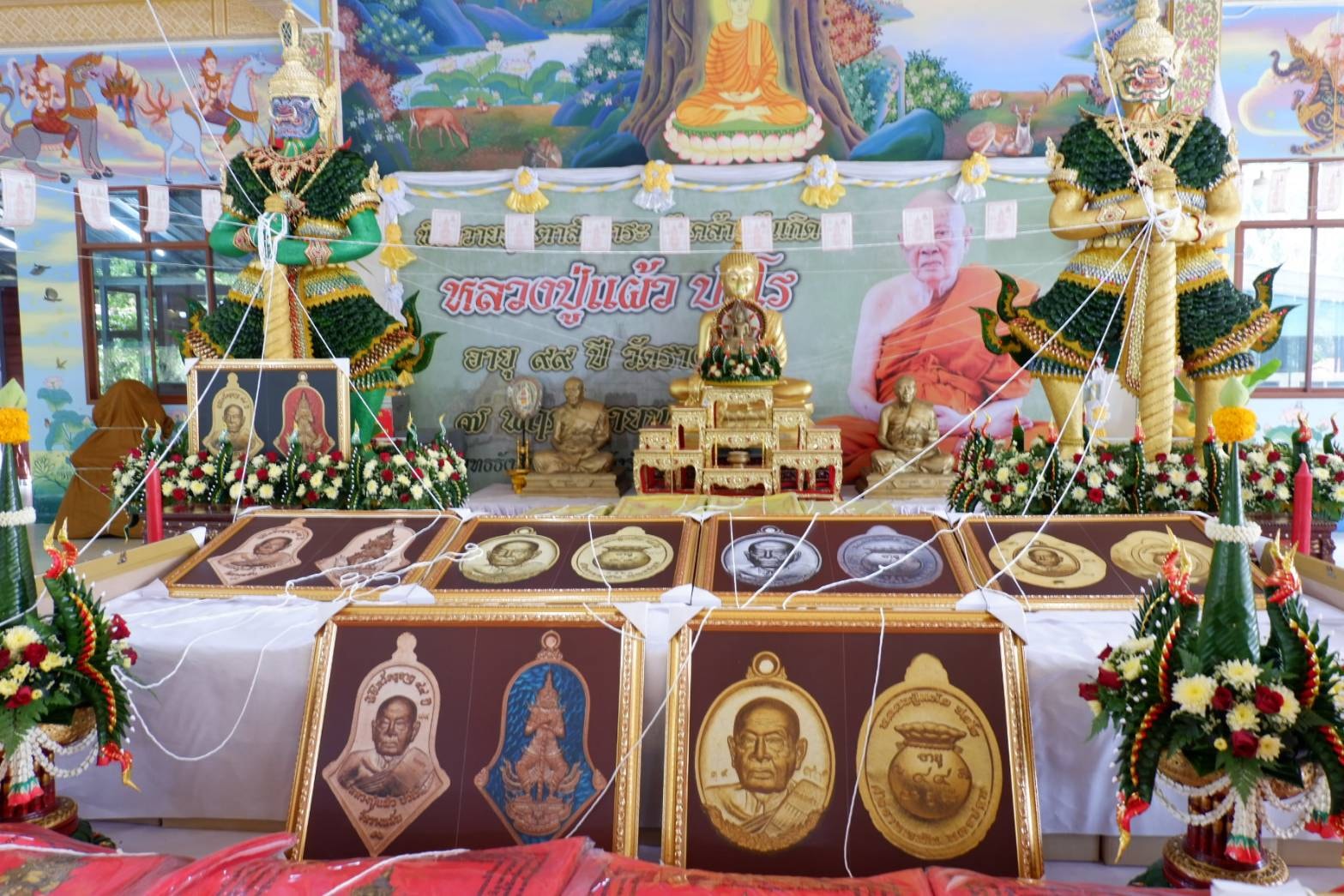 ท้าวเวสสุวรรณ ที่ระลึกพิธีไหว้ครู99ปี หลวงปู่แผ้ว ปวโร วัดรางหมัน เนื้อเงินลงยา ตอกกรรมการ เลขมงคล21