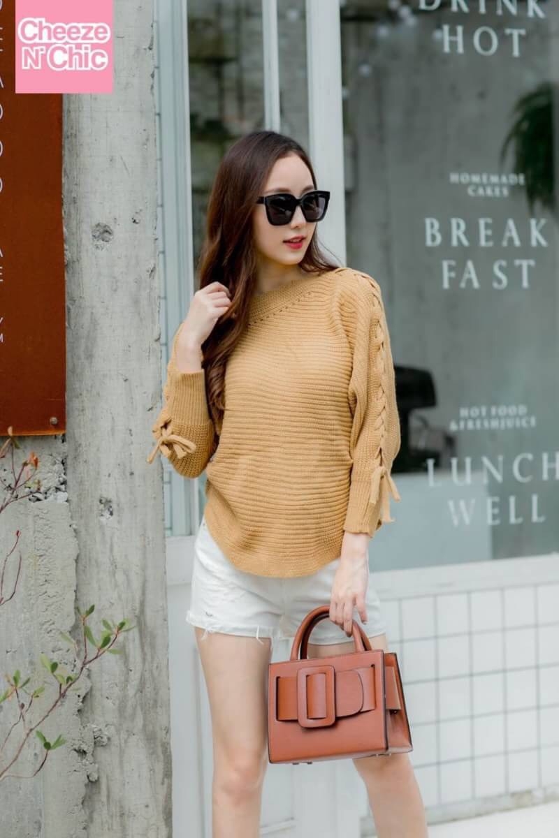 เสื้อเกาหลี พร้อมส่ง เสื้อไหมพรม แต่งชายโค้ง