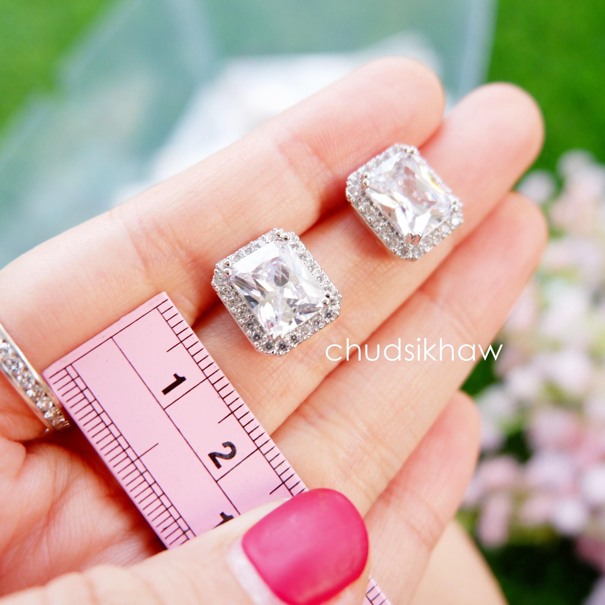 ต่างหูหลายแบบหลายสไตล์ เล่นไฟสุดๆ ต่างหูเพชรเล่นไฟ