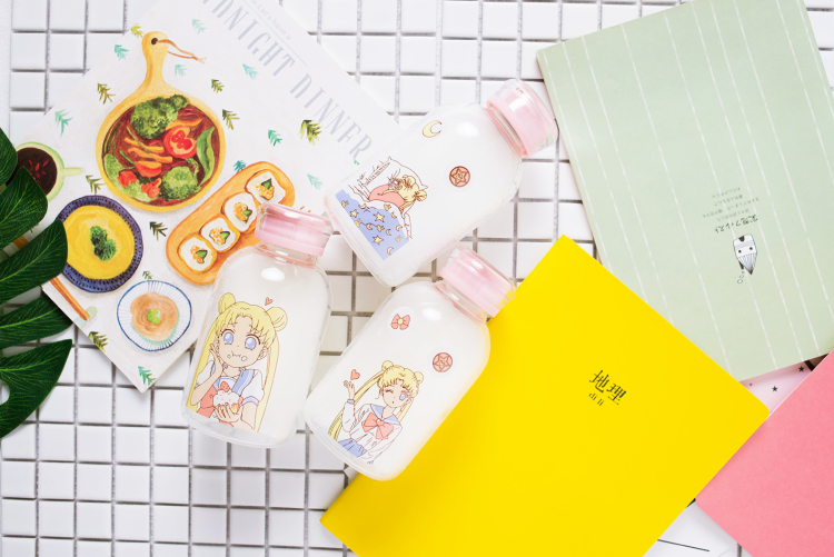 Pre-Order ขวดใส่น้ำ ใส่นม Sailor Moon มีฝาปิด กับฝาหลอด มี 2 ขนาด 450 / 750 ml. มี 3 ลาย