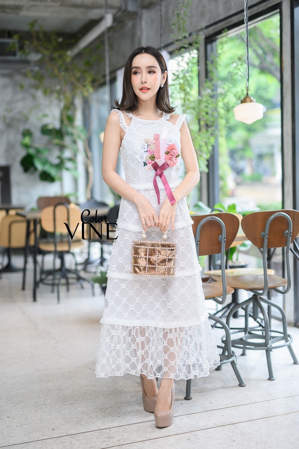 ชุดเดรสเกาหลี พร้อมส่ง Maxi Dress ปักลาย