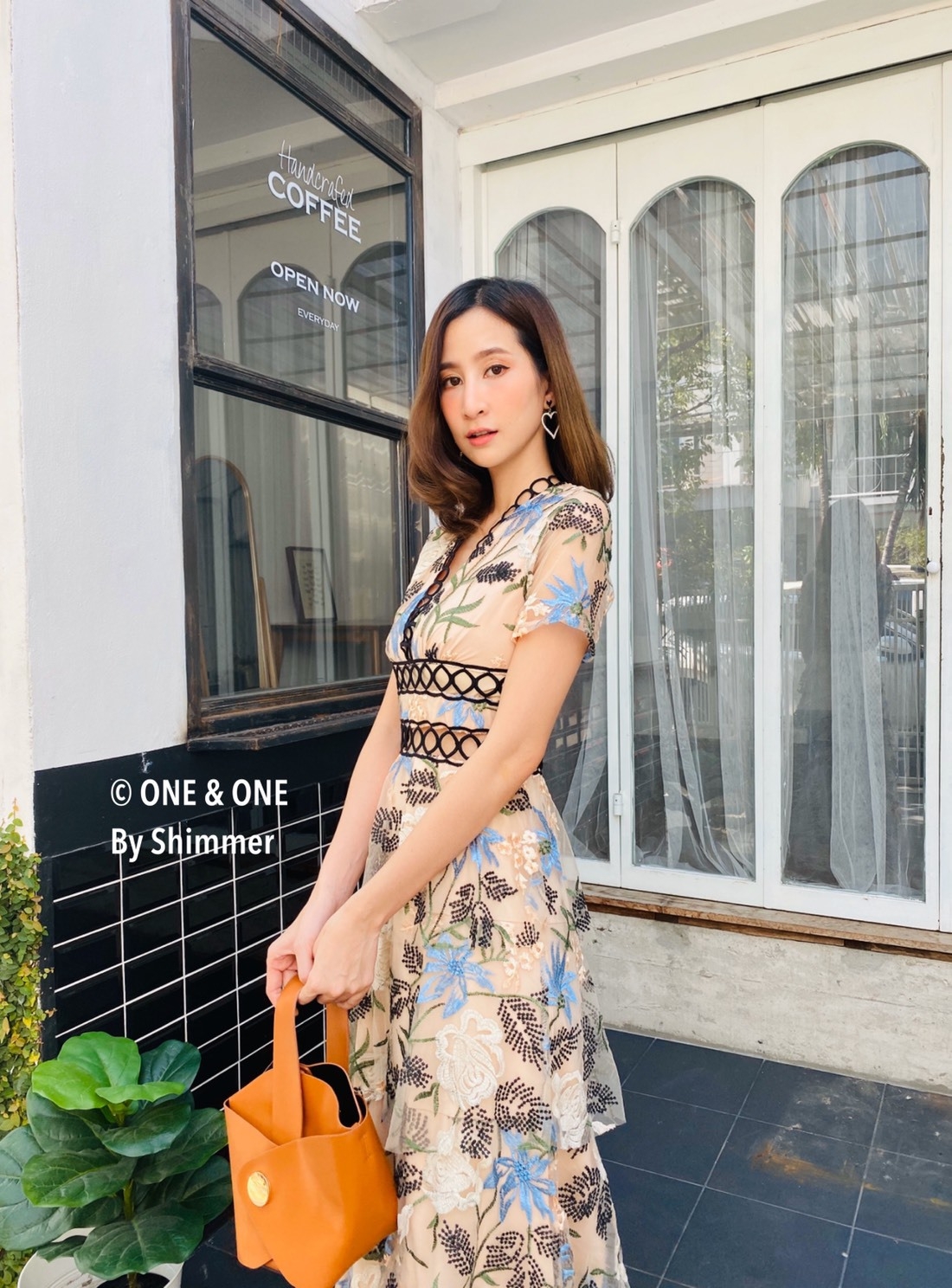 เดรสลูกไม้ พร้อมส่ง ชุดเดรสลูกไม้ ตาข่ายปักลายดอกไม้
