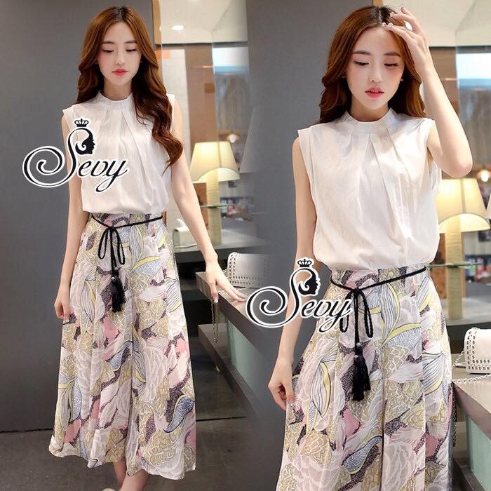พร้อมส่ง เสื้อแขนกุดสีขาว ดีเทลเชือกผูก