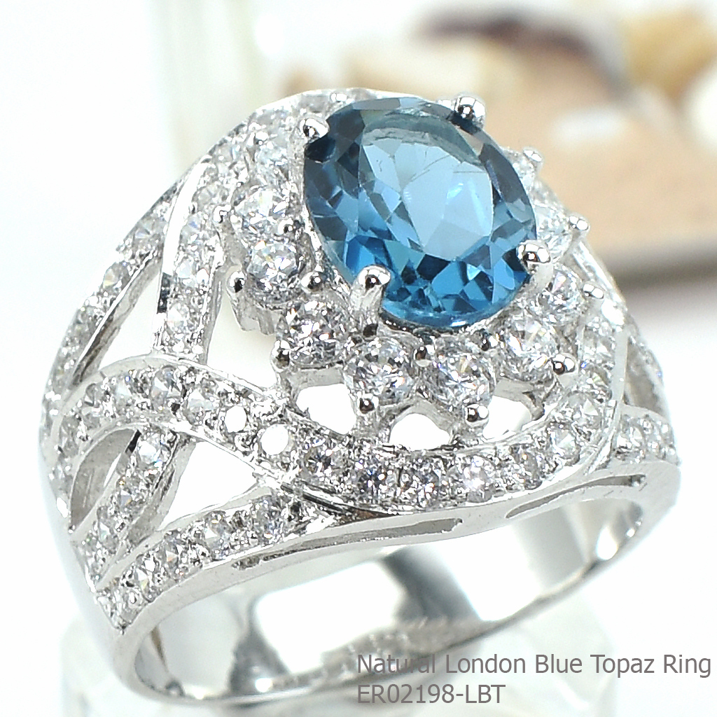 SKJewelryfactory แหวนเงินแท้ ฝังพลอยลอนดอนบลูโทปาซแท้ ล้อมเพชร ดีไซด์หรูหราอลังการณ์ ER02198-LBT