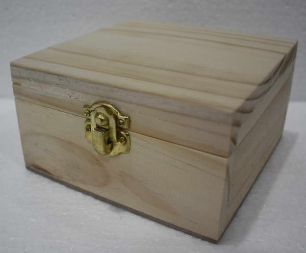 ชิ้นงานดิบไม้สน ทำ Decoupage งานเพนท์ กล่องไม้สนแบบมีล็อค ทรงจตุรัส ไซด์เล็ก 5" x 5" x 2.75"