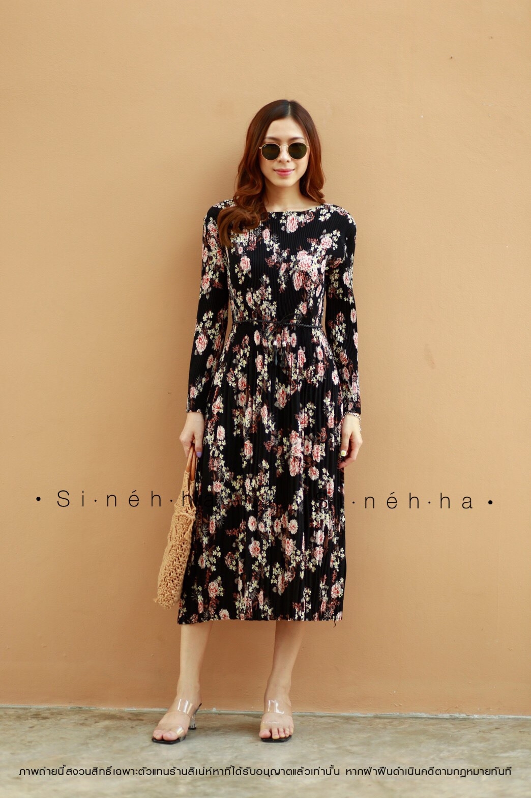 เดรสแฟชั่น พร้อมส่ง Dress ผ้าอัดพลีทปริ้นลายดอก