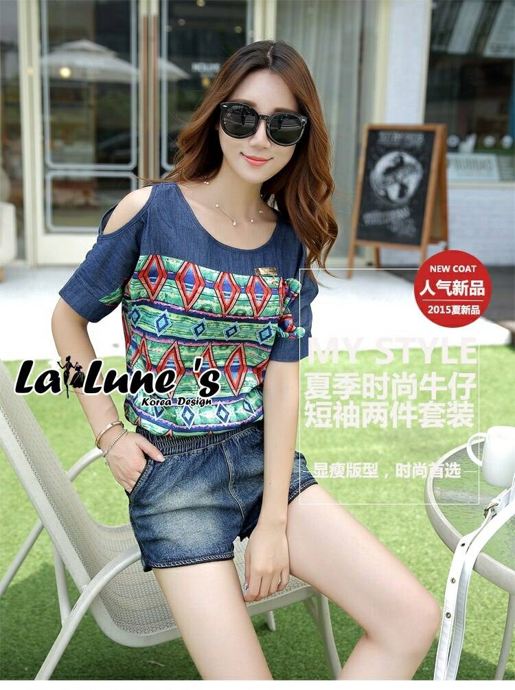 พร้อมส่ง เสื้อลายเลขาคณิต เว้าไหล่ ช่วงบนเป็นยีนส์