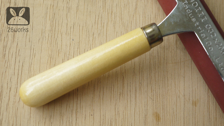 ลูกกลิ้งล้อยาง ด้ามไม้ 8 นิ้ว