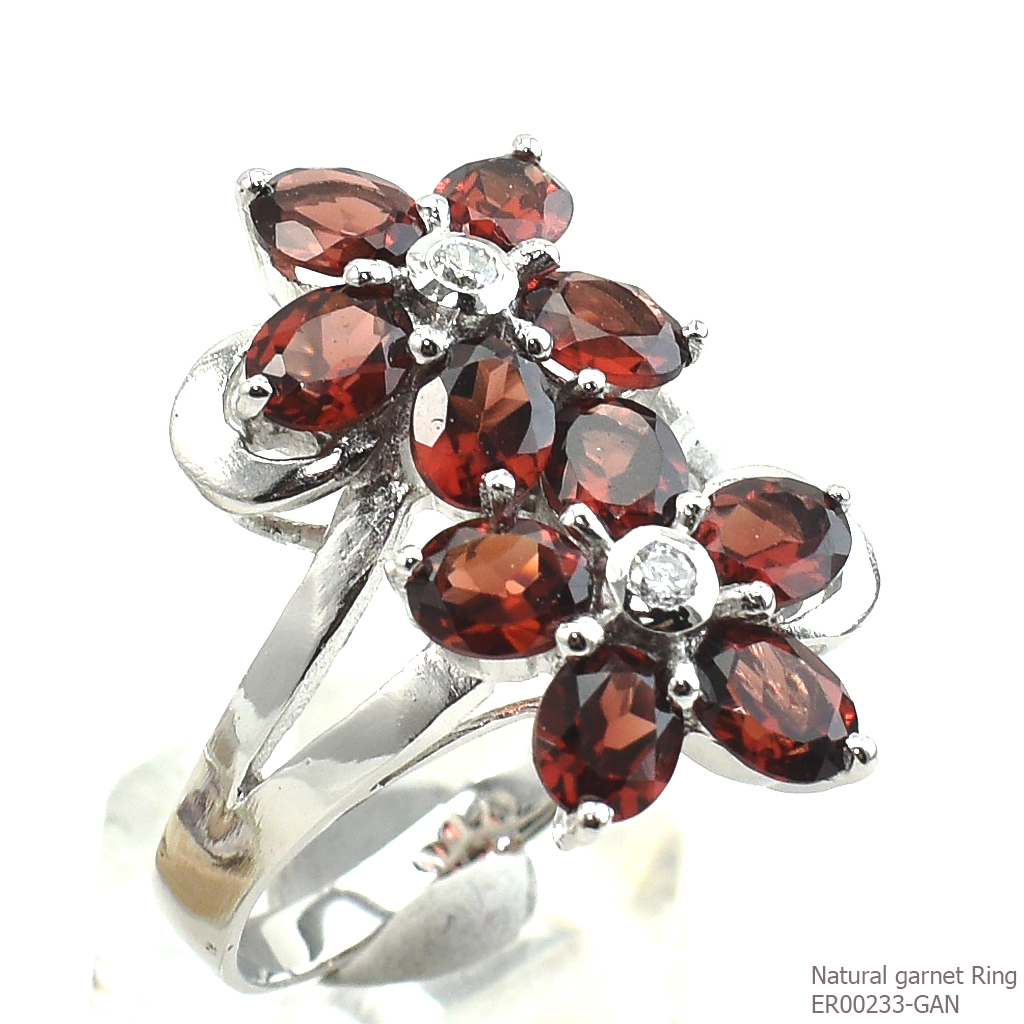 SKJewelryFactory แหวนดอกไม้ พลอยโกเมนแท้ ตัวเรือนเงินแท้ ชุบทองคำขาว ER00233-GAN