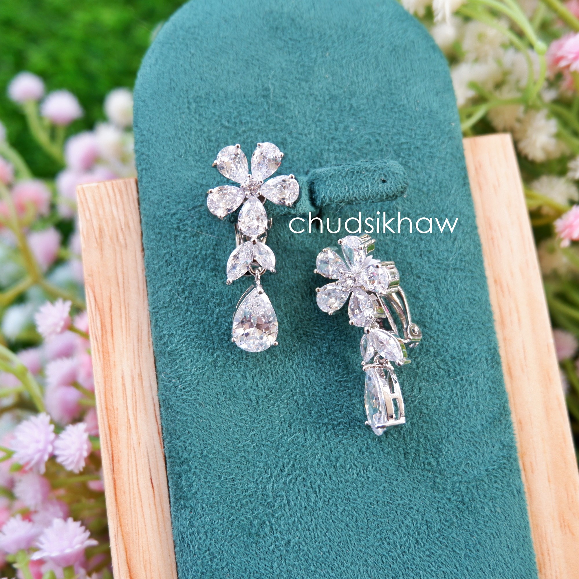 ต่างหูหนีบ สำหรับเจ้าสาวที่ไม่เจาะหู ราคา 160 - 300 บาท