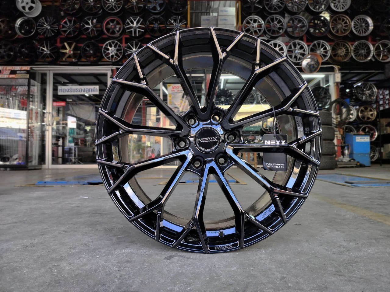 ล้อ NEXX XX02 ขอบ 18 6/139.7 F/R9.0 ET15 สีดำเงา *ราคาต่อวง