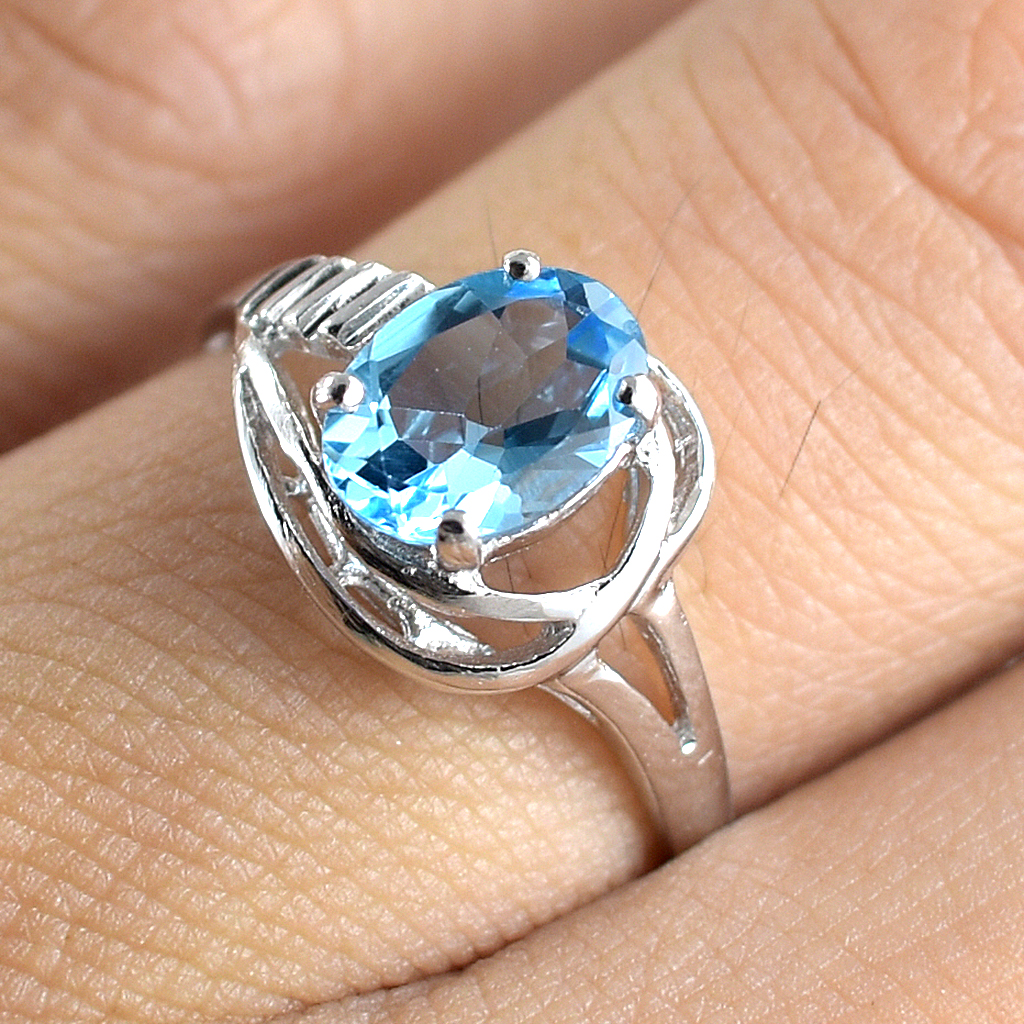 SKJewelryfactory แหวนเม็ดเดี่ยว พลอยสวิสบลูโทปาซแท้ เน้นโชว์ความโดดเด่นของตัวพลอย ER00027-SBT