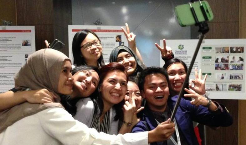 ไม้เซลฟี่ อุปกรณ์ช่วยถ่ายรูป