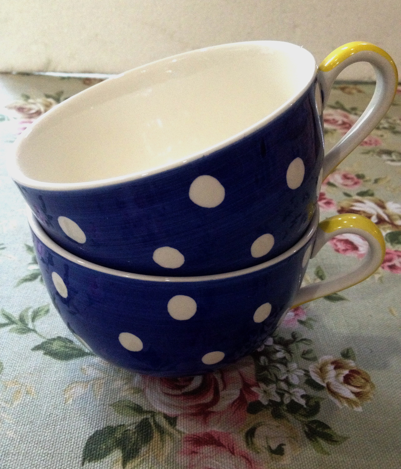 ถ้วยซุปลายจุด ลายจุดขาว Polka Dot บนพื้นน้ำเงิน มาเป็นเซต 2 ใบค่ะ Whittard Chelsea 1886