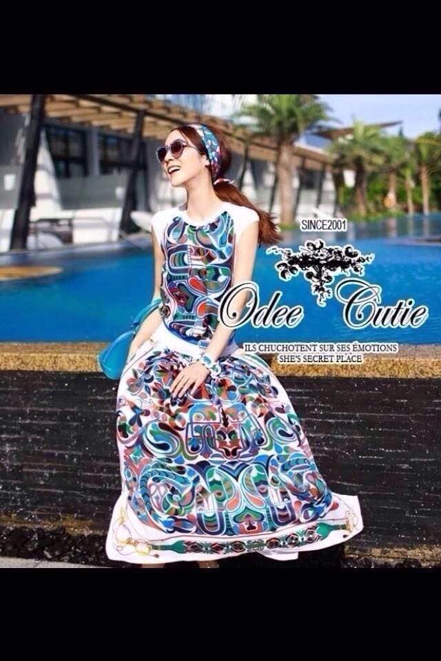 พร้อมส่ง เซ็ทเสื้อกับกระโปรงแพทเทิร์นแบรนด์เนม เสือผ้าเกาหลี
