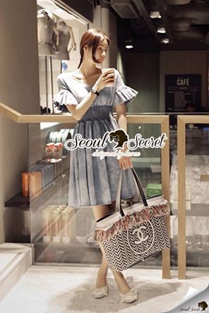 พร้อมส่ง เดรสวีหน้าวีหลัง จับยางสม๊อคช่วงเอว กระโปรงทรงบาน