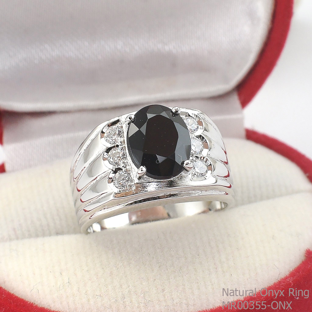 SKJewelryFactory แหวนชายพลอยสีดำ สีแห่งดุดัน น่าค้นหา แหวนนิลแท้ MR00355-ONX