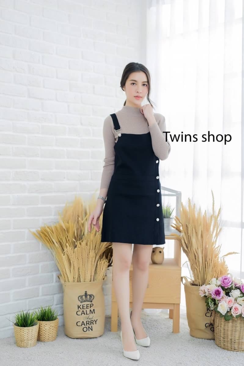 เสื้อผ้าเกาหลี พร้อมส่ง เสื้อคอเต่ากับเอี๊ยมไหมพรม