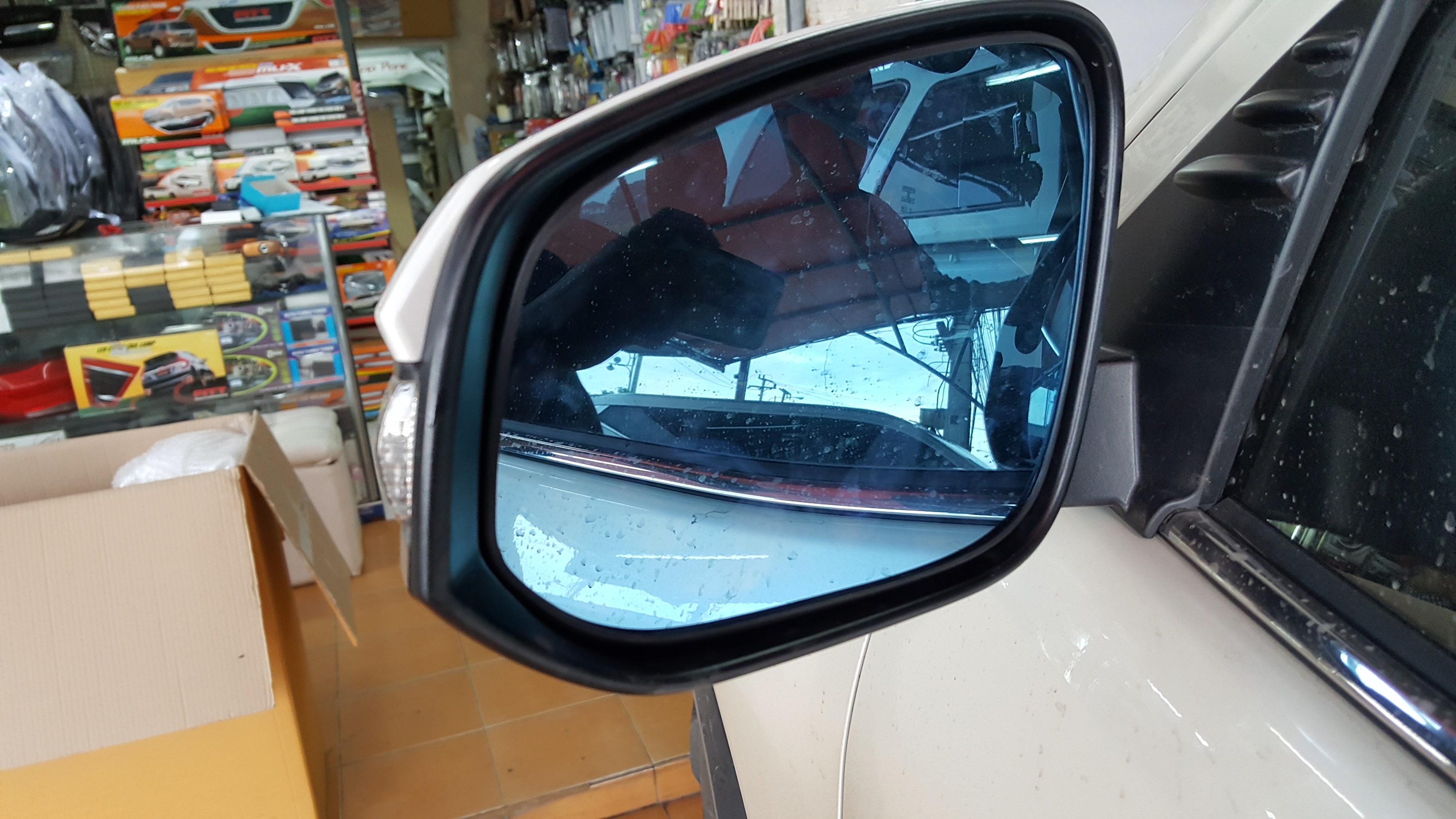 fortuner เลนกระจกตัดแสง