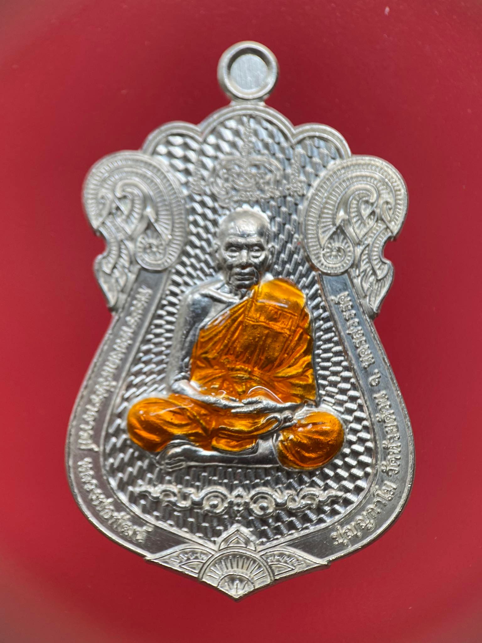 เหรียญ 100ปีฟ้าประทาน เนื้อเนื้อชุบกะไหล่เงินโบราณ ลงยาจีวร