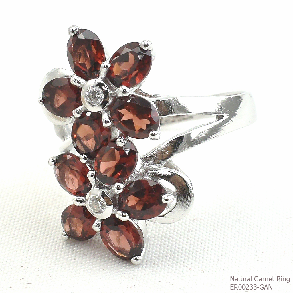SKJewelryFactory แหวนดอกไม้ พลอยโกเมนแท้ ตัวเรือนเงินแท้ ชุบทองคำขาว ER00233-GAN