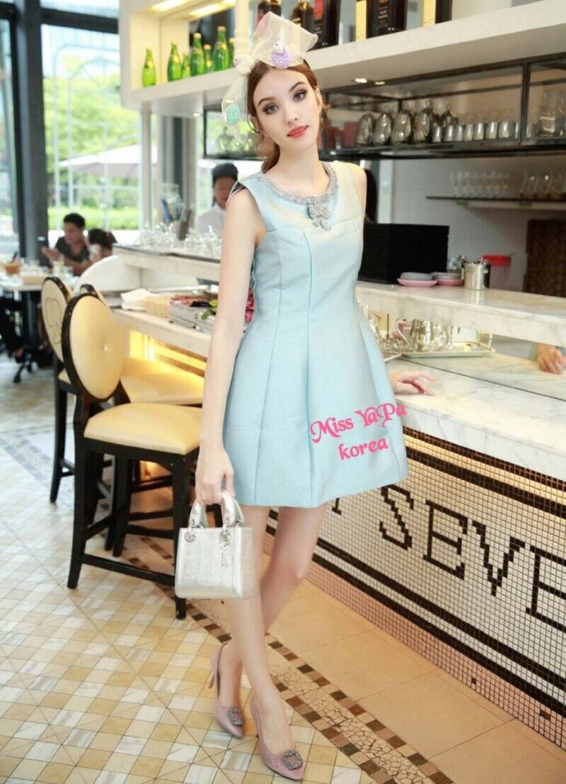 พร้อมส่ง เดรสเนื้อผ้าสีฟ้า เงาสวย