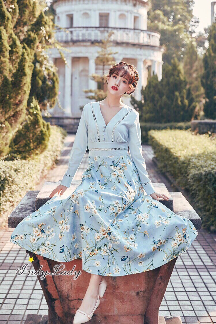ชุดเดรสแฟชั่น พร้อมส่ง เดรสยาวโทนสีฟ้า