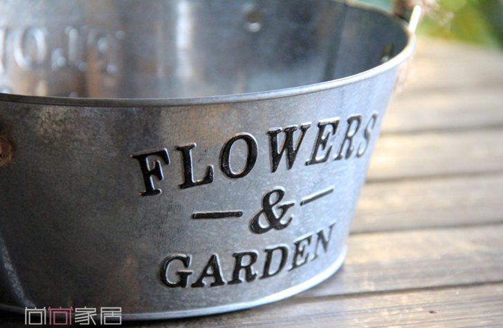 Pre-Order กระบะต้นไม้ สังกะสีปั้มลายนูน Flowers & Garden หูเชือกปอ มี 4 ทรง Zakka