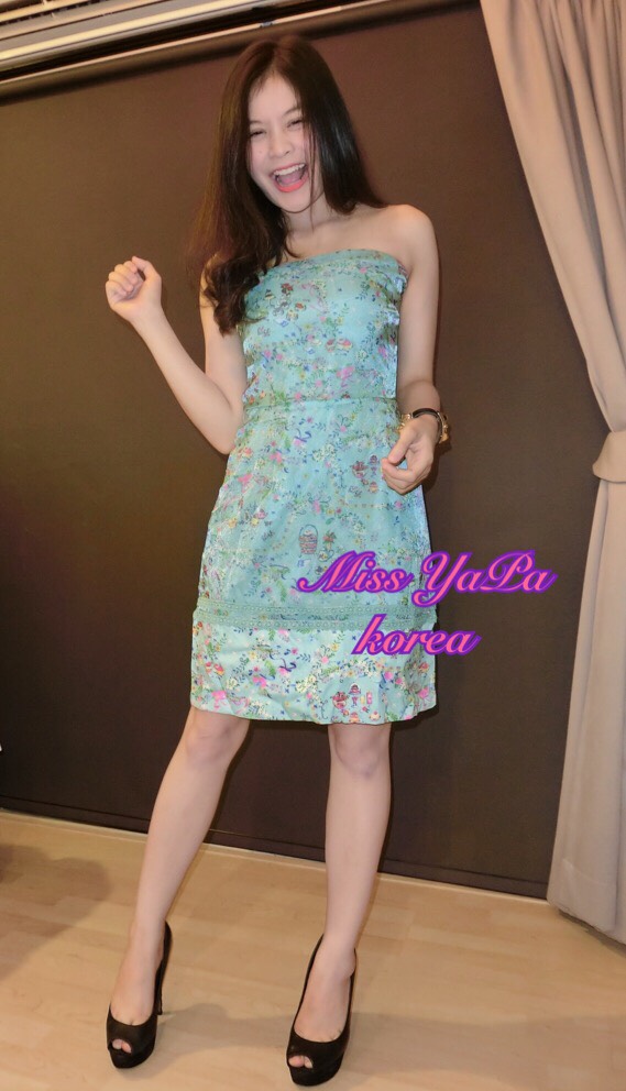 พร้อมส่ง เดรสเกาะอกสุดหวาน มาพร้อมเสื้อคลุม ลายดอกไม้