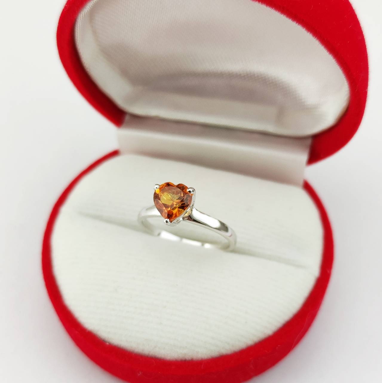SKJewelryFactory SKJewelryFactory แหวนหัวใจ พลอยซิทรินแท้ สีเหลืองเข้ม สไตล์แหวนชูยอด พลอยสวยสดงดงาม ER02397-CIT เหลือง