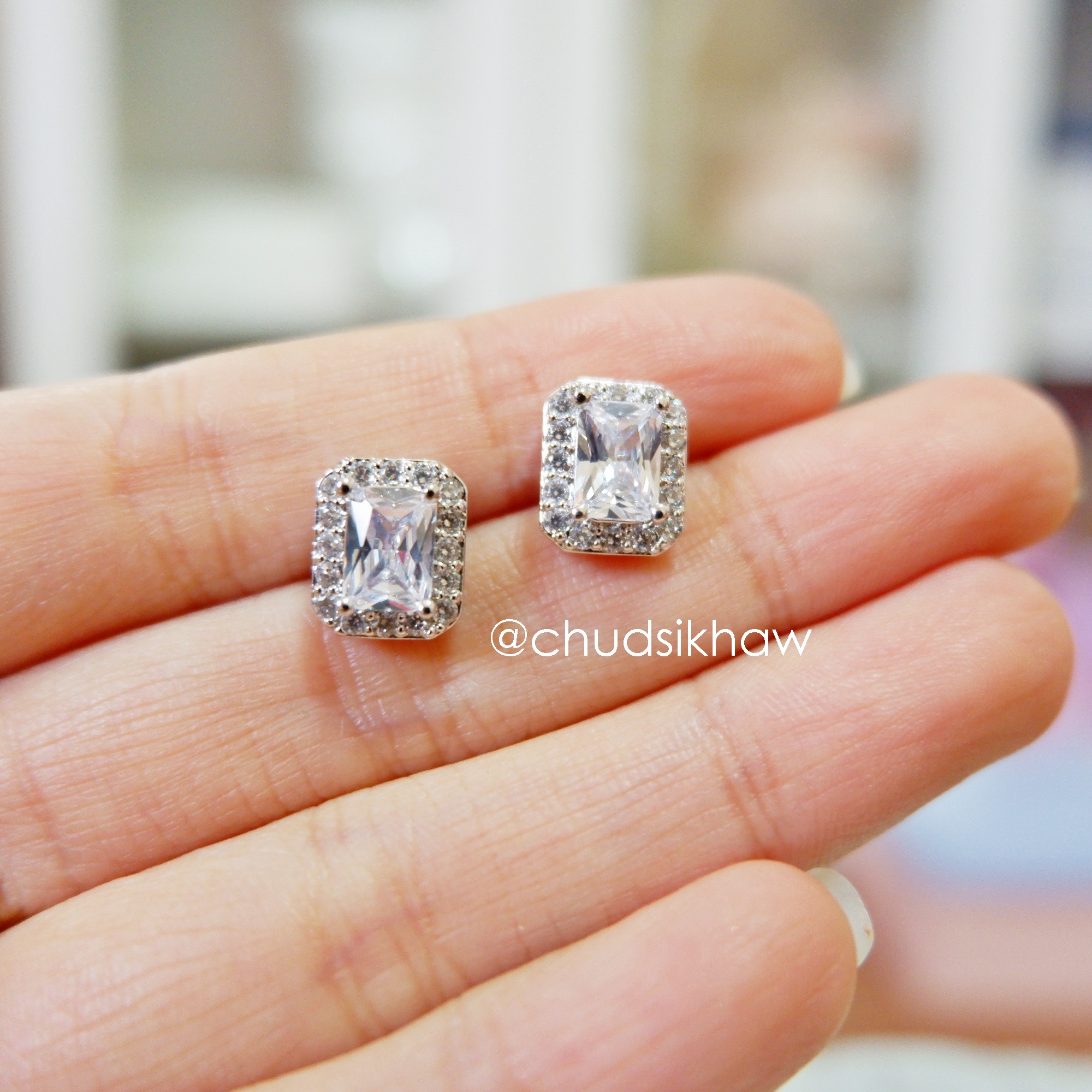 ต่างหูหลายแบบน่ารัก เล่นไฟ มุกแวววาว สวย ราคา 190 - 350 บาท