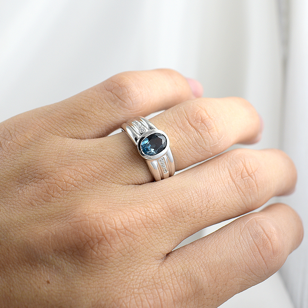 SKJewelryFactory แหวนชาย พลอยแท้ สีฟ้าเข้ม ดูหรูมาก พลอยลอนดอนบลูโทปาซแท้ ER00432-LBT