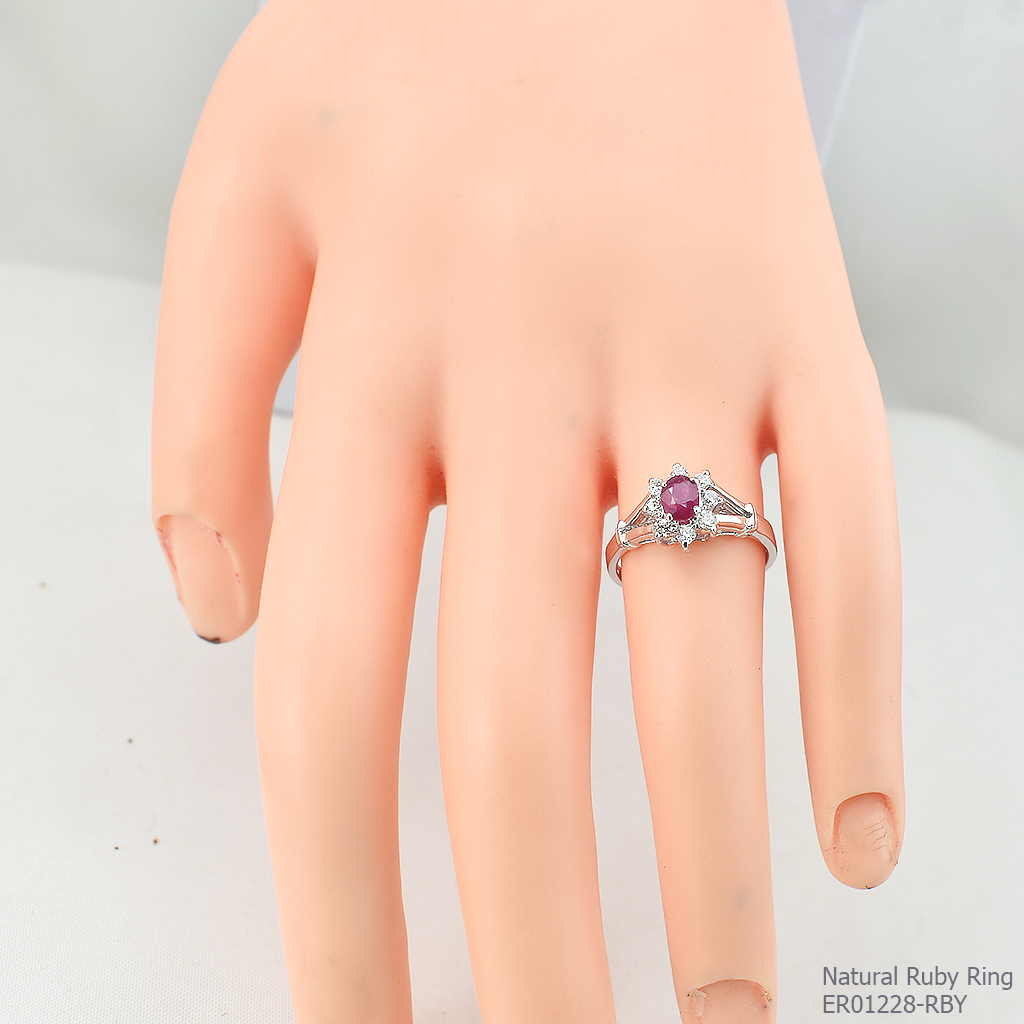 SKJewelryfactory แหวนทับทิมแท้ ล้อมเพชร ER01228-RBY