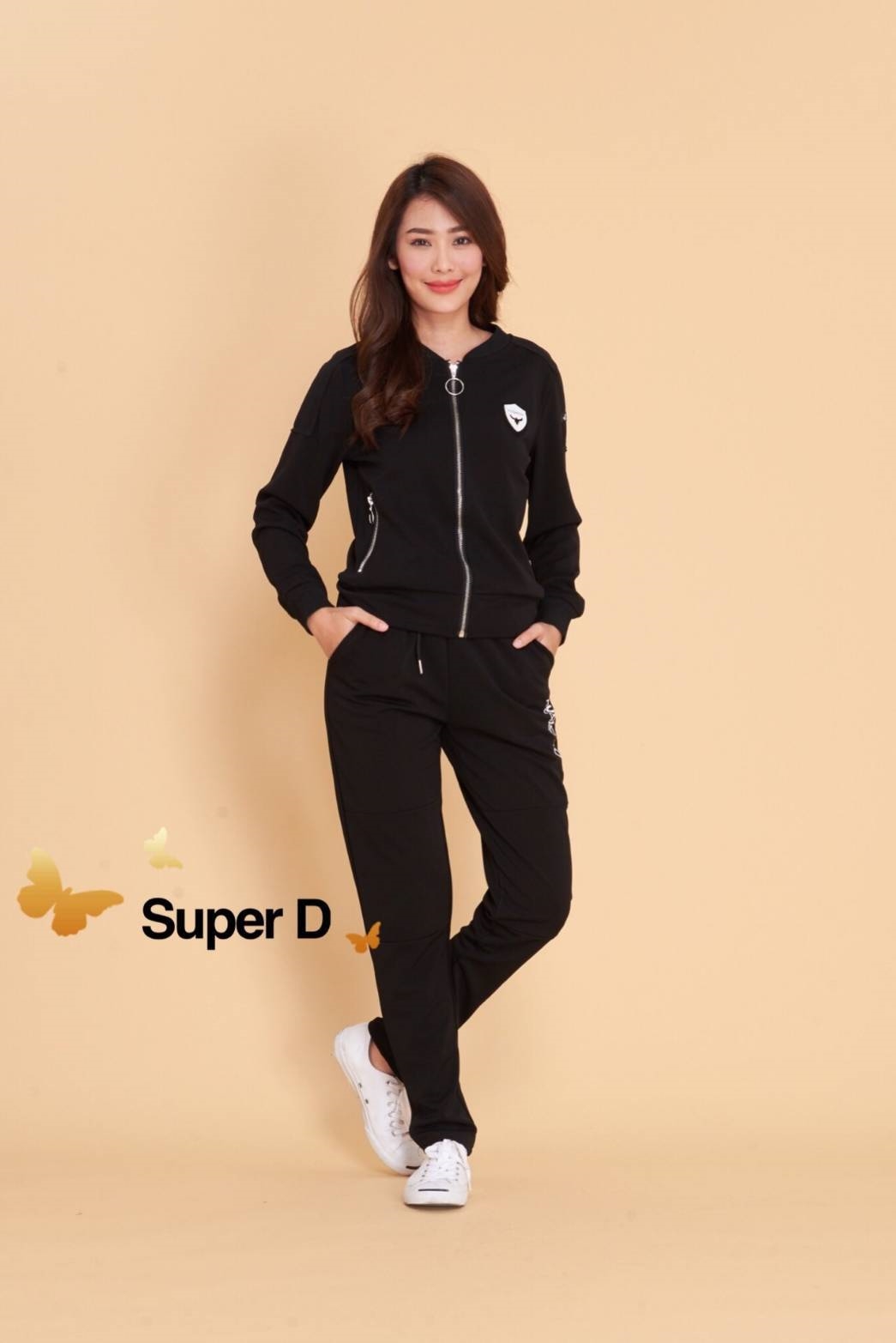 เสื้อผ้าเกาหลี พร้อมส่ง ชุดวอร์ม สีดำ Super D
