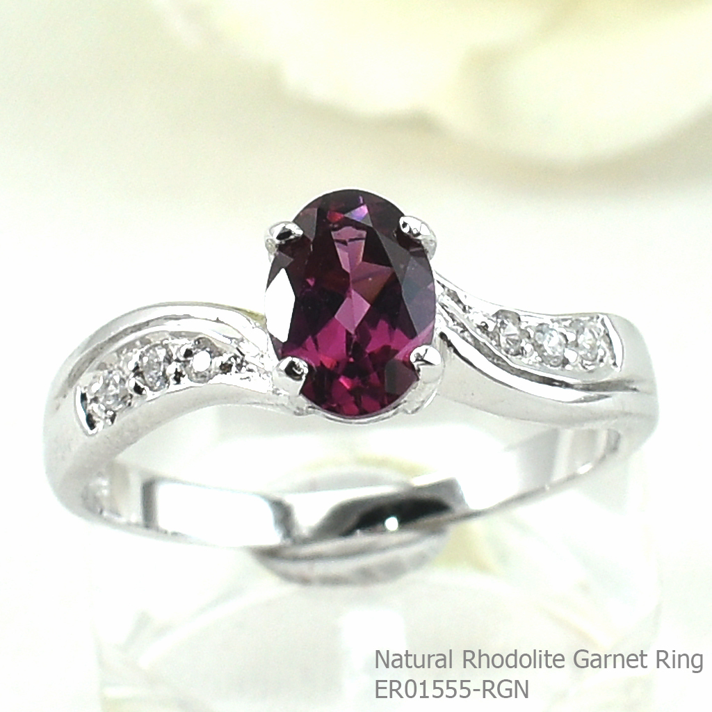 SKJewelryFactory แหวนเงินแท้ 92.5% ฝังพลอยโรโดไลท์การ์เน็ตแท้ พลอยสีแดงอมม่วง สวยมากๆ ER01555-RGN