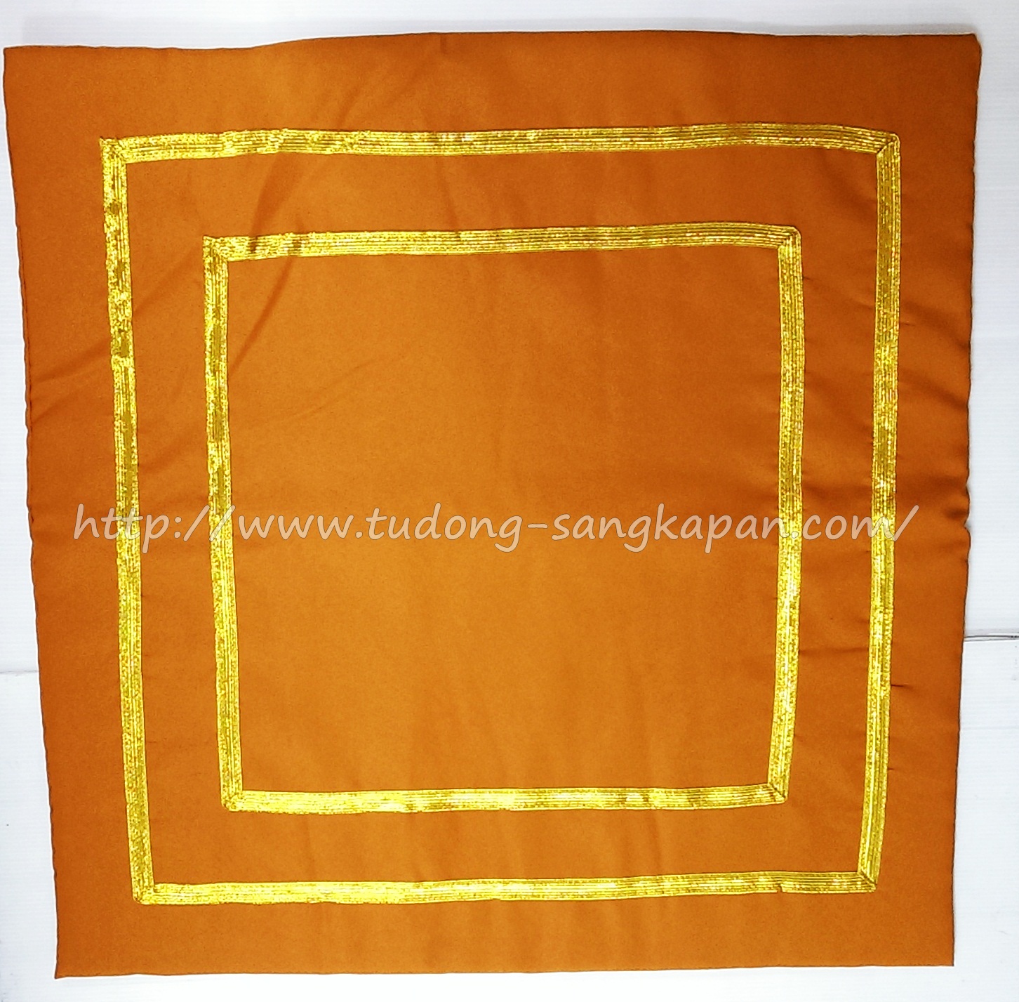 อาสนะแถบทอง