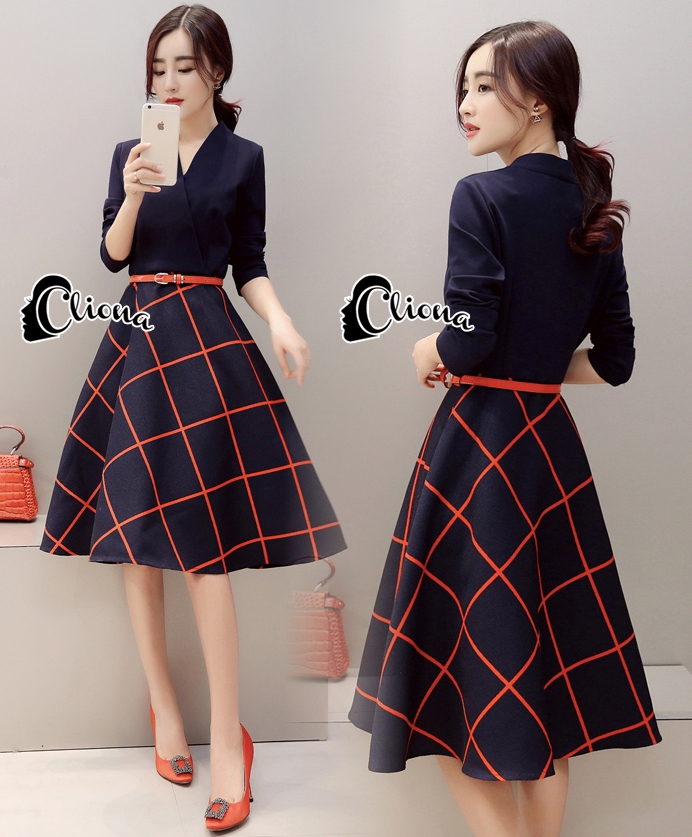 พร้อมส่ง เดรสแฟชั่นทรงคอวี ช่วงกระโปรงเป็นลายสก๊อต