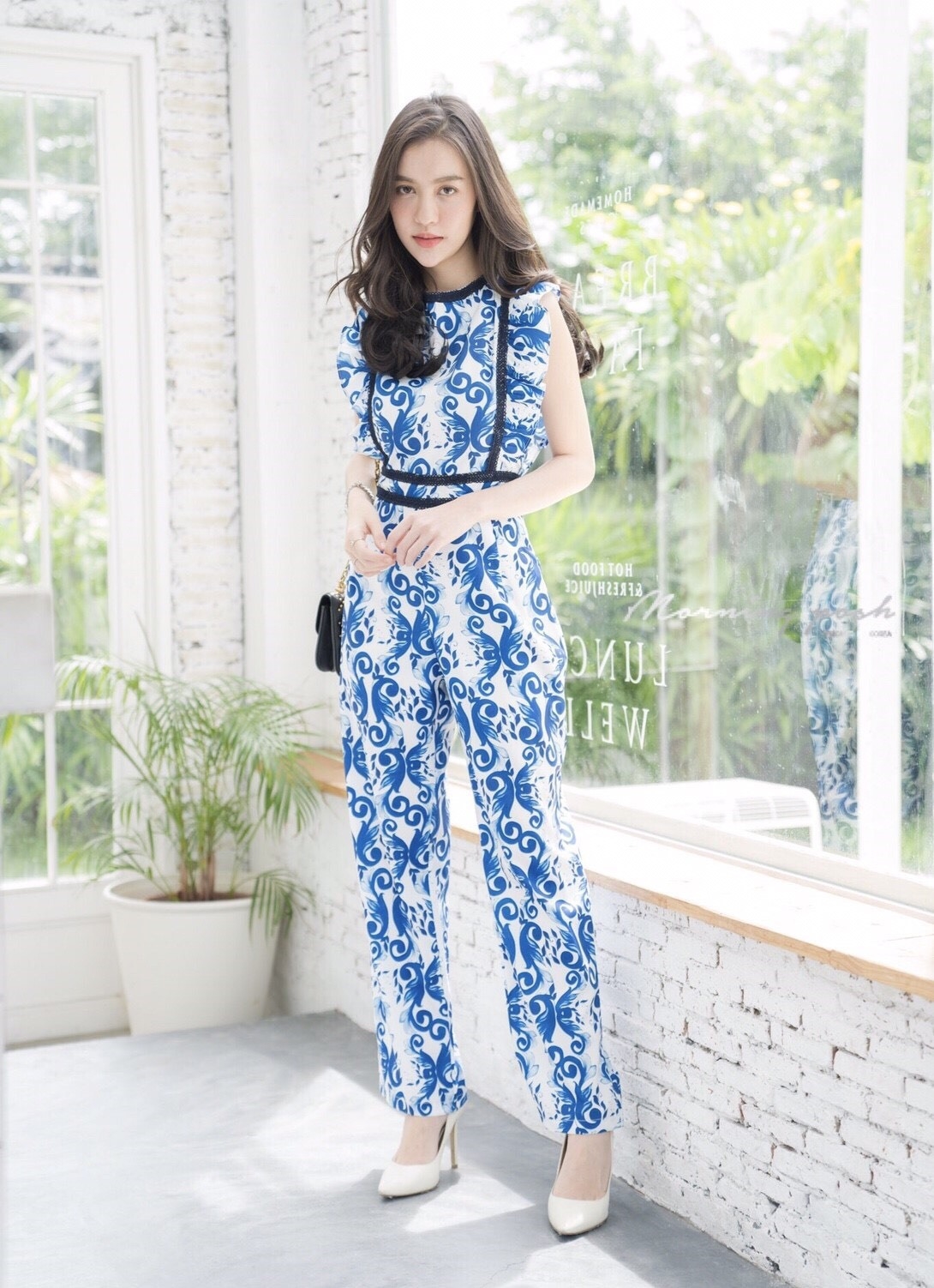 เสื้อผ้าเกาหลี พร้อมส่ง จั๊มสูท แต่งขอบด้วยลูกไม้