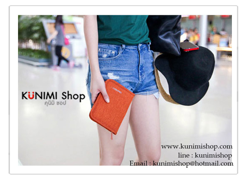 กระเป๋าถือใส่เงิน พาสปอร์ต นามบัตร บัตรATM มือถือ เอกสารต่างๆ หรือใส่ของจุกจิก มีซิปเปิดปิด ด้านใน มีช่องให้ใส่บัตรและเอกสารมากมา และมีช่องซิบไว้ใส่ของสำคัญ มีช่องเสียบปากกา ผ้าสวย งานคุณภาพคะ ขนาดกระทัดรัด ง่ายต่อการพกพา