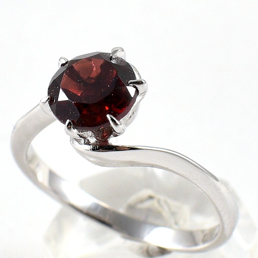 SKJewelryFactory แหวนโกเมนชูยอด พลอยขนาด 7x7 มิล ตัวเรือนเงินแท้ 92.5% ER01614-GAN