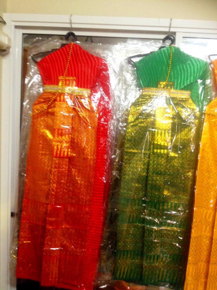 ชุดไทยแก้บน