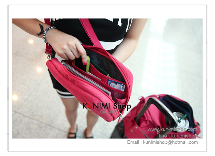 กระเป๋าสะพาย จัดเก็บสิ่งของต่างๆ มีช่องใส่ของมากมายอย่างจุใจคะ    เช่น เอกสารการเดินทาง บัตรต่างๆ พสาปอร์ต สมุดโน๊ต ธนบัตร    ซิบเปิด-ปิด พร้อมสายสะพาย สามารถปรับเลื่อนตามขนาดที่ต้องการได้    เนื้อผ้าสวยอย่างดีคะ จะพกพาเดินทางท่องเที่ยวสะดวกคล่องตัวคะ    มีให้เลือก 5 สี  ชมพู ม่วง ส้ม กรมท่า เทา      ขนาด  :  ยาว 27 x สูง 16 x หนา 7 cm.