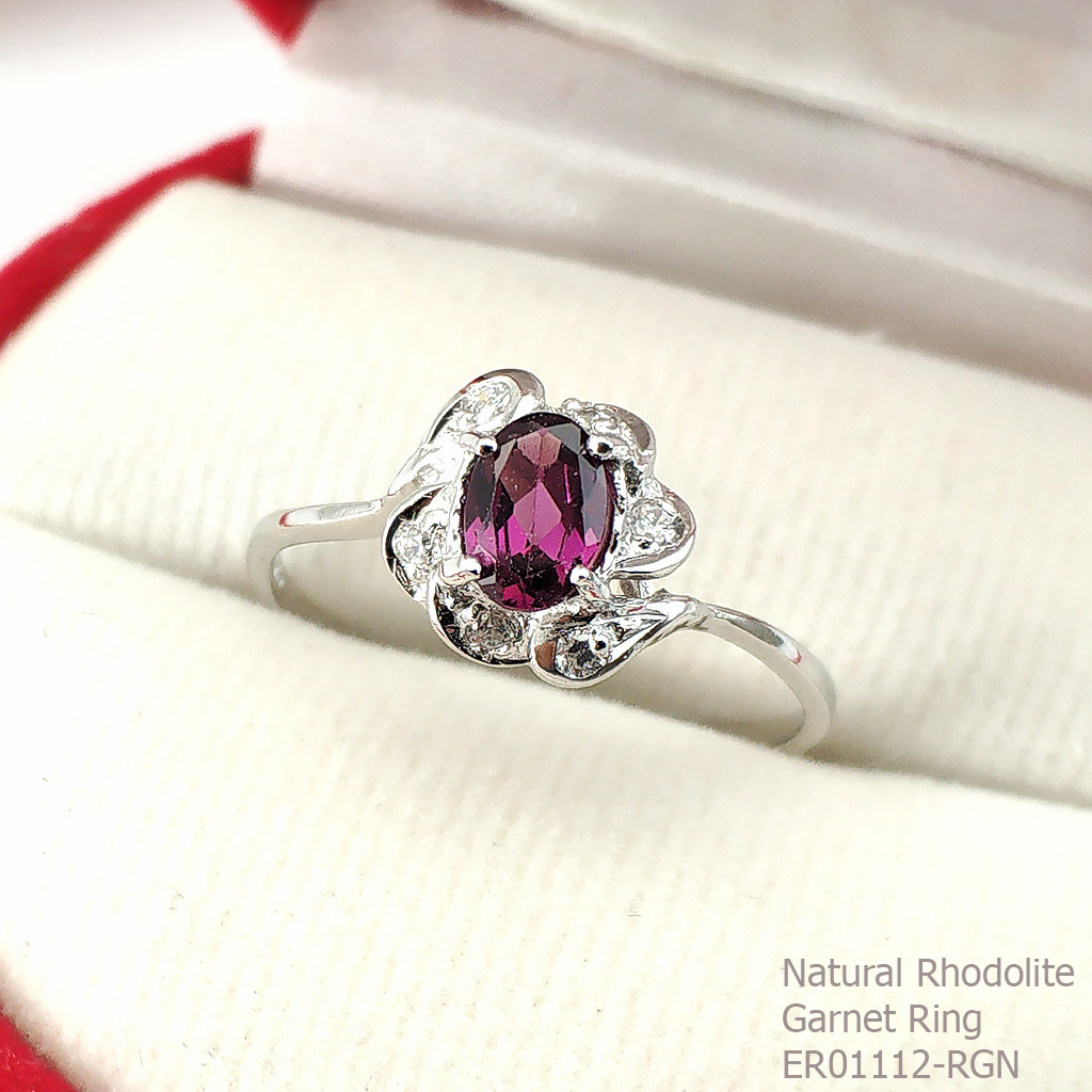 SKJewelryFactory แหวนเงินแท้ 92.5% ฝังพลอยโรโดไลท์การ์เน็ตแท้(สีแดงอมม่วง) ER01112-RGN