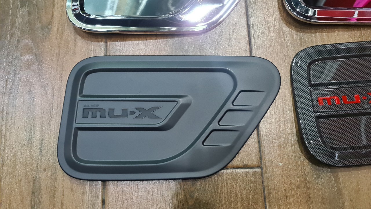 Mu-x 2021 ครอบฝาถังดำด้าน