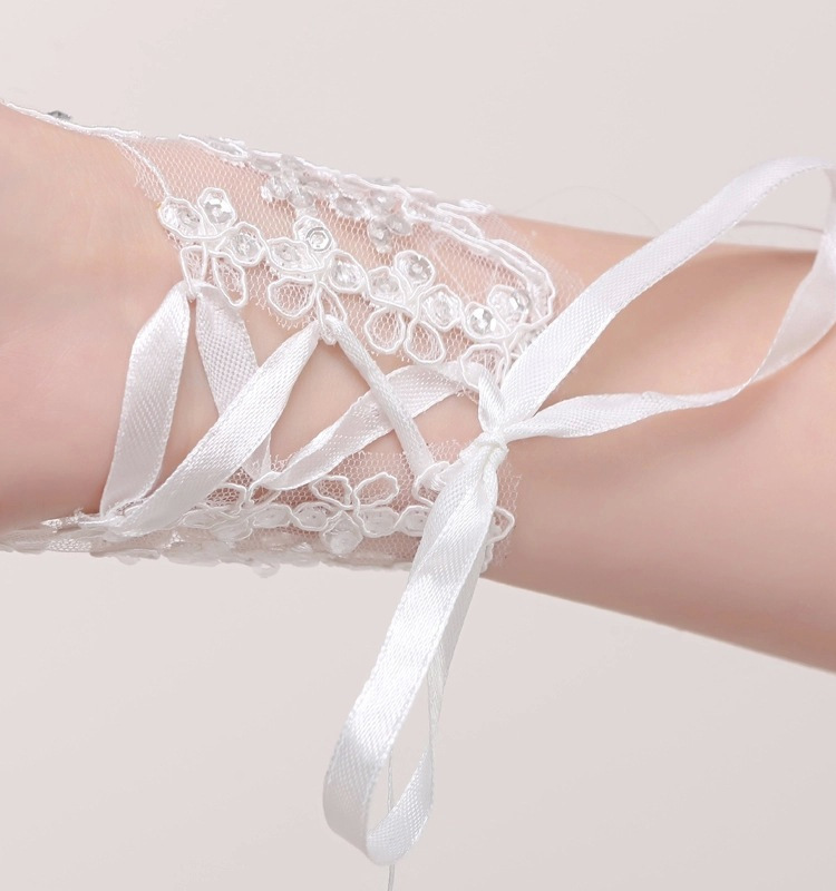 ถุงมือเจ้าสาว ลายลูกไม้ปัก แบบคล้องนิ้ว