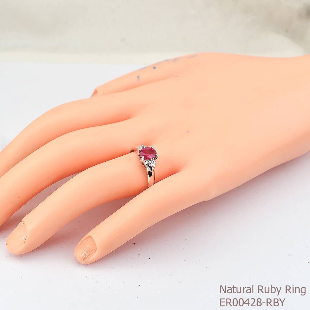 SKJewelryfactory แหวนเงินแท้ 92.5% ฝังพลอยทับทิมแท้ สไตล์เรียบหรู ER00428-RBY