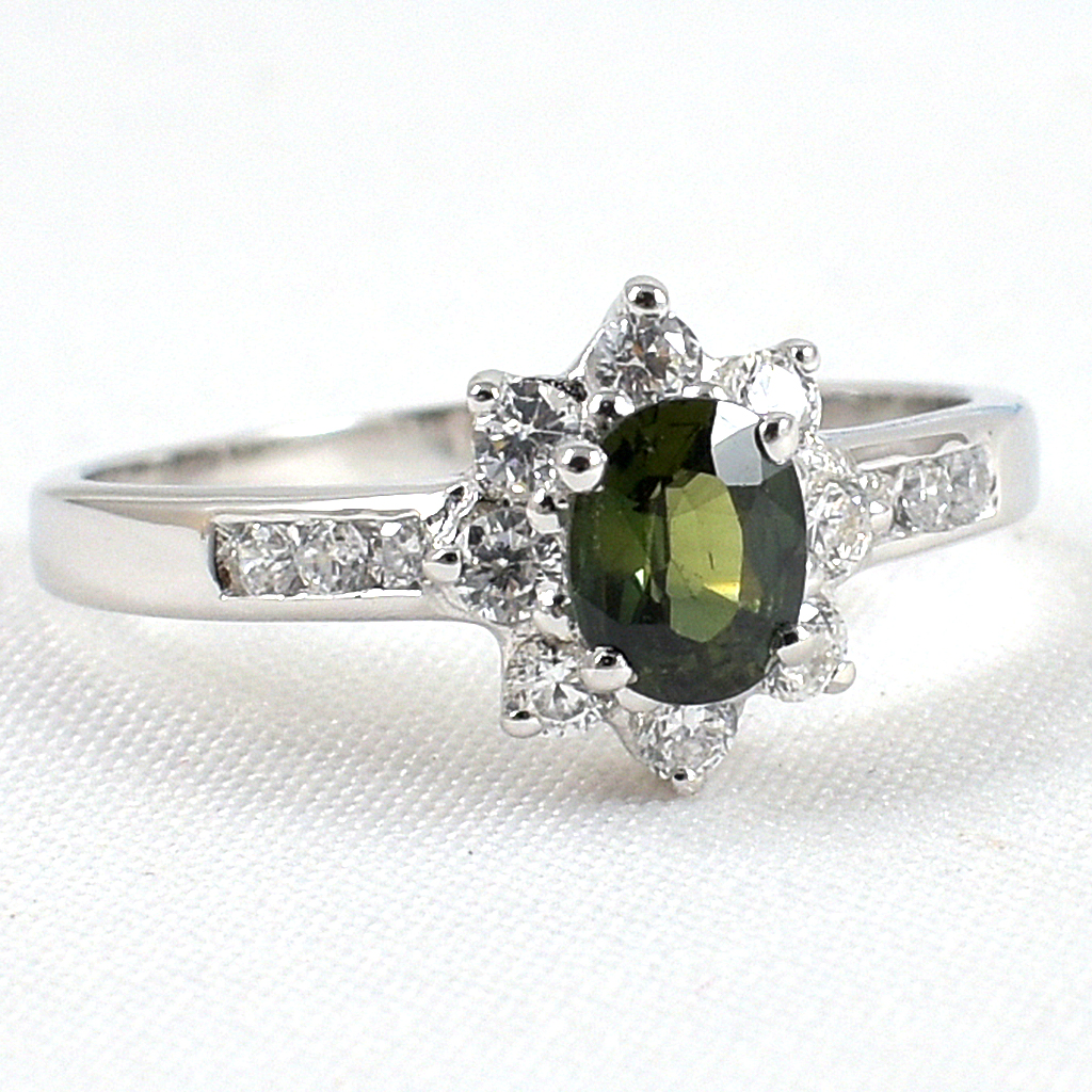 SKJewelryFactory แหวนพลอยแท้ พลอยจันทบุรี แหวนเงินแท้ 92.5% ฝังพลอยเขียวส่องแท้ ER00663-GSA2