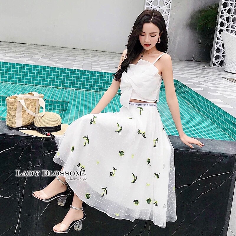 เสื้อผ้าเกาหลี พร้อมส่ง เสื้อคอปสายเดี่ยว+ กระโปรงซีทรู