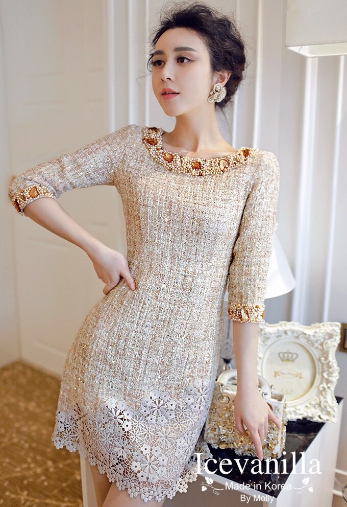 พร้อมส่ง เดรสไหมพรมทอลายผสมดิ้นทองประดับด้วยเพชรและมุข
